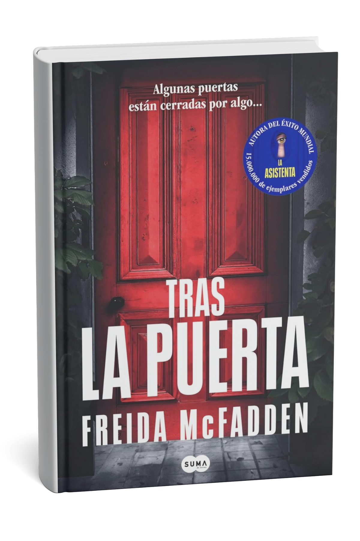 Portada del libro Tras la puerta de Freida McFadden, con una gran puerta roja en primer plano, rodeada de hojas oscuras. En la parte superior aparece el texto “Algunas puertas están cerradas por algo…” y un sello circular azul que destaca que la autora es la creadora del éxito La asistenta.
